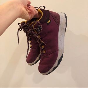 teva arrowood mid waterproof